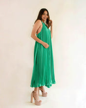 Cargar imagen en el visor de la galería, Midi dress cuello halter plisado - Verde