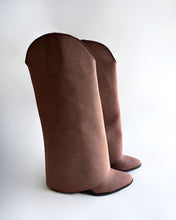 Cargar imagen en el visor de la galería, Botas Cowboy Oversized - Dolly Madera