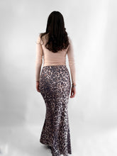 Cargar imagen en el visor de la galería, Blusa básica cuello alto afelpada - Beige