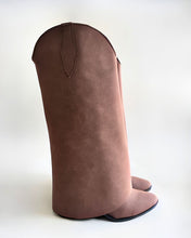 Cargar imagen en el visor de la galería, Botas Cowboy Oversized - Dolly Madera
