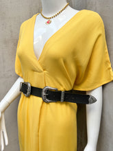 Cargar imagen en el visor de la galería, Vestido holgado cuello V Amarillo
