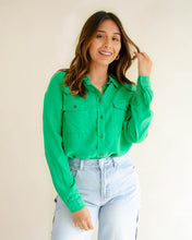 Cargar imagen en el visor de la galería, Blusa camisera manga larga tencel - Verde
