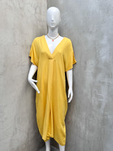 Cargar imagen en el visor de la galería, Vestido holgado cuello V Amarillo
