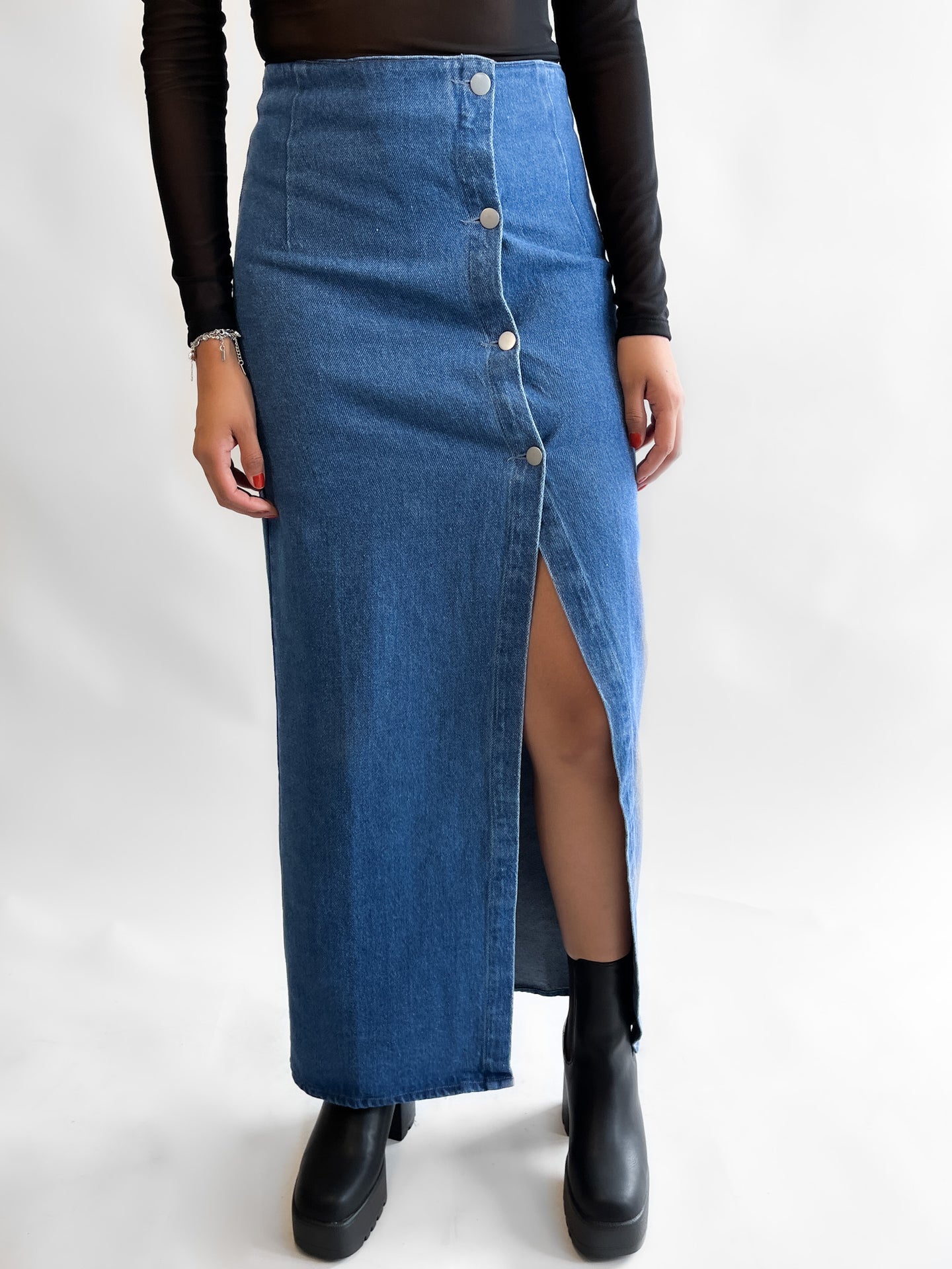 Maxi falda denim botones laterales