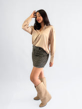 Cargar imagen en el visor de la galería, Camisa santinada pliegue al centro m/l - Champagne
