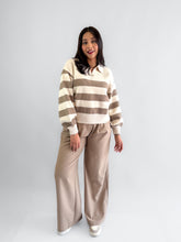 Cargar imagen en el visor de la galería, Sueter tipo polo rayado
