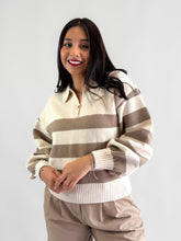 Cargar imagen en el visor de la galería, Sueter tipo polo rayado
