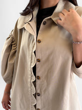 Cargar imagen en el visor de la galería, Blazer gabardina manga bombacha ondas
