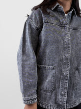 Cargar imagen en el visor de la galería, Chamarra oversize acid wash

