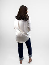Cargar imagen en el visor de la galería, Camisa santinada pliegue al centro m/l - Ivory
