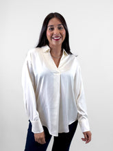 Cargar imagen en el visor de la galería, Camisa santinada pliegue al centro m/l - Ivory
