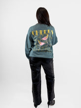 Cargar imagen en el visor de la galería, Sudadera grafica cheers
