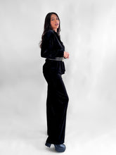 Cargar imagen en el visor de la galería, Set velvet pantalon y camisa - Negro

