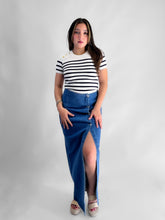 Cargar imagen en el visor de la galería, Maxi falda denim botones laterales
