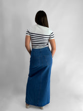 Cargar imagen en el visor de la galería, Maxi falda denim botones laterales
