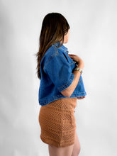 Cargar imagen en el visor de la galería, Camisa oversize cropped denim
