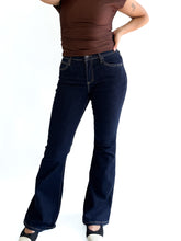 Cargar imagen en el visor de la galería, Jeans flare básico denim
