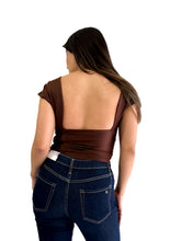 Cargar imagen en el visor de la galería, Blusa licra, escote es espalda - Cafe
