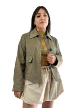 Cargar imagen en el visor de la galería, Chaqueta suede con botones
