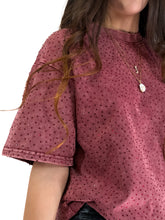 Cargar imagen en el visor de la galería, Tshirt acid wash brillos - Tinto
