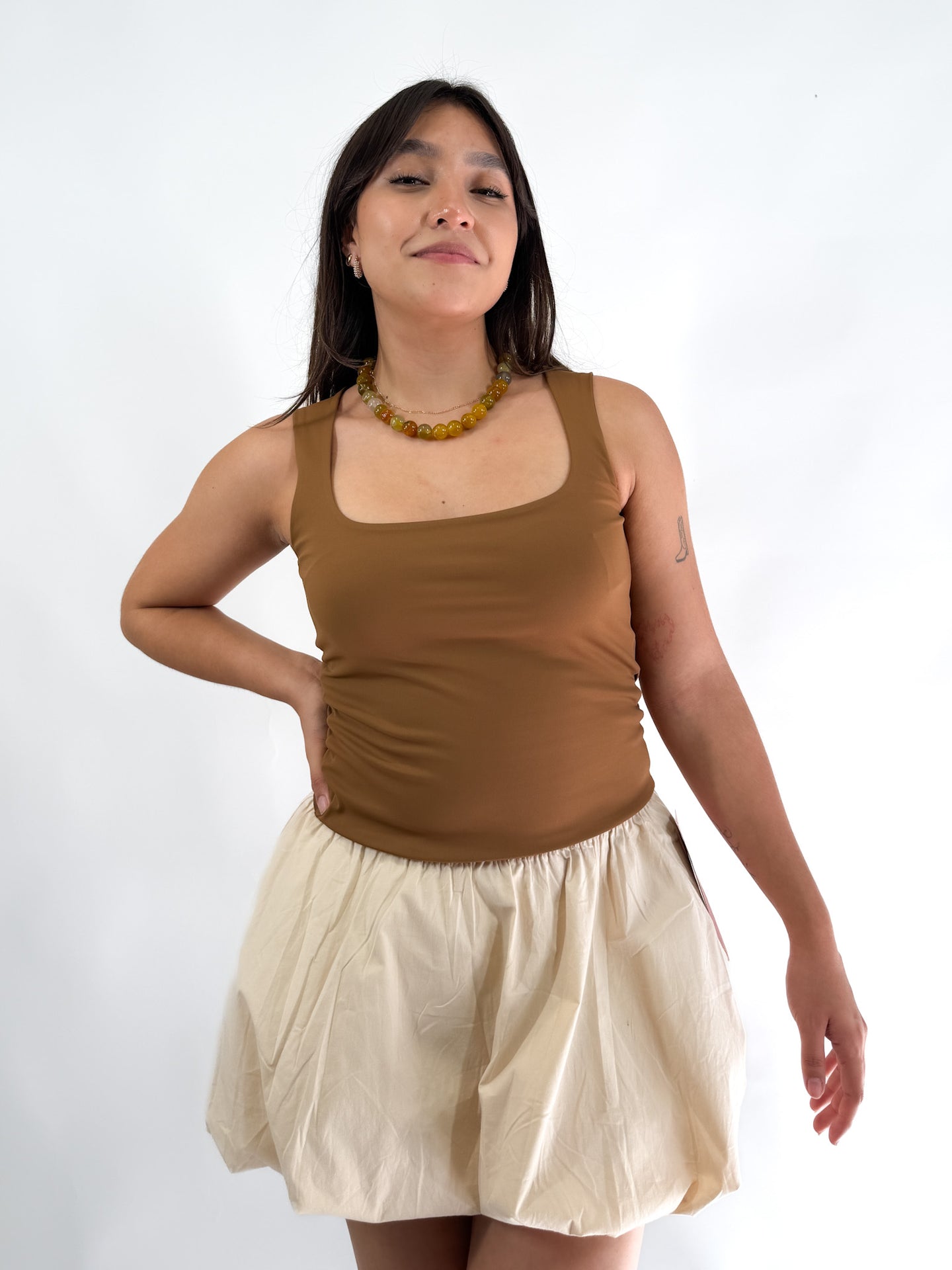 Blusa tirante grueso, escote cuadrado - Ocre
