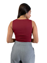 Cargar imagen en el visor de la galería, Blusa licra tirante grueso, escote cuadrado - Tinto
