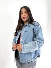 Cargar imagen en el visor de la galería, Chaqueta mezclilla cropped
