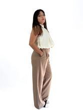 Cargar imagen en el visor de la galería, Pantalon holgado con hebilla costado - Camel
