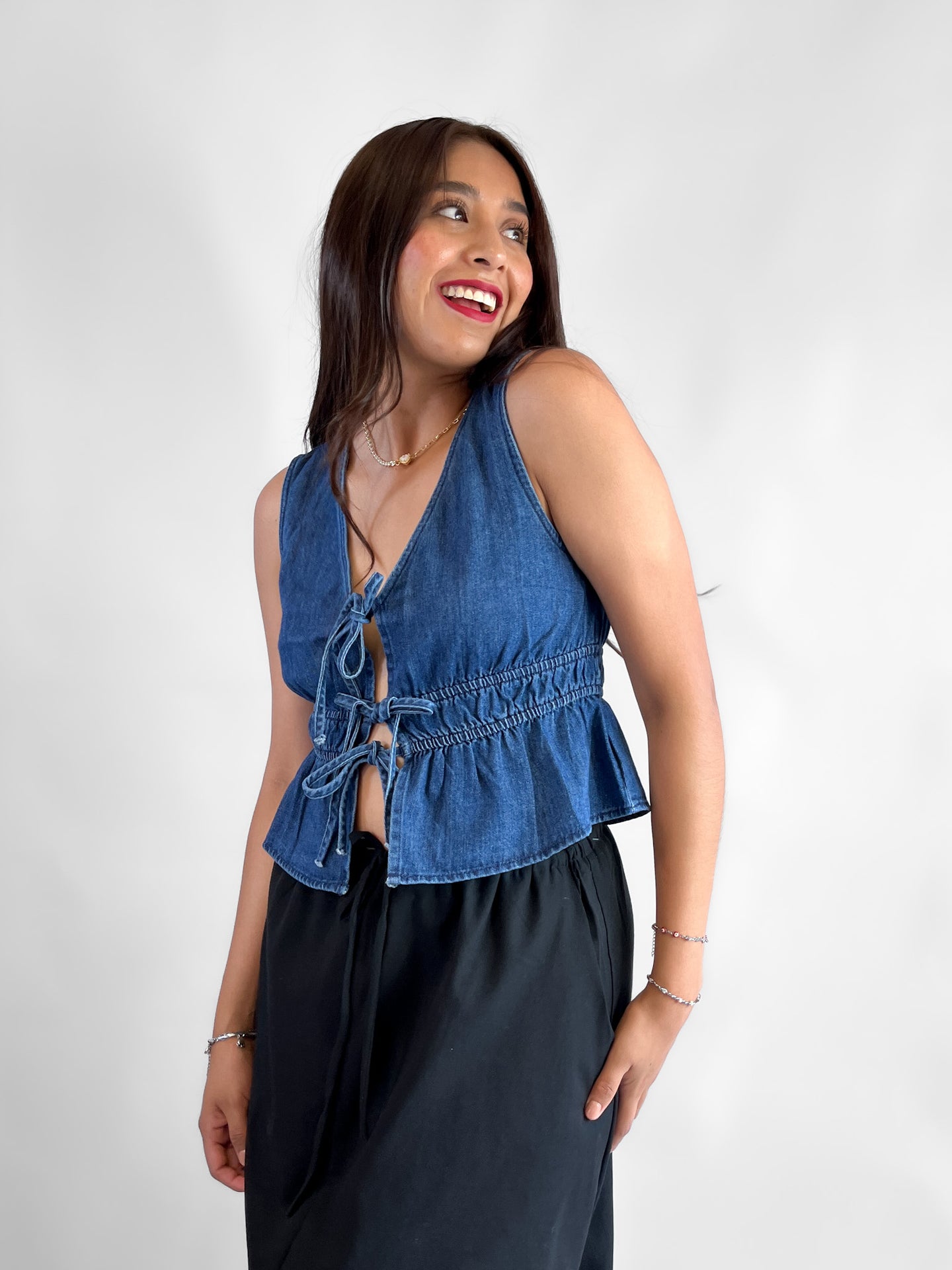 Top denim peplum lazos al frente