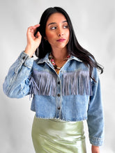 Cargar imagen en el visor de la galería, Chaqueta denim con flecos
