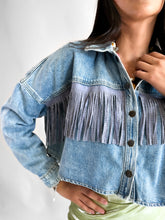 Cargar imagen en el visor de la galería, Chaqueta denim con flecos
